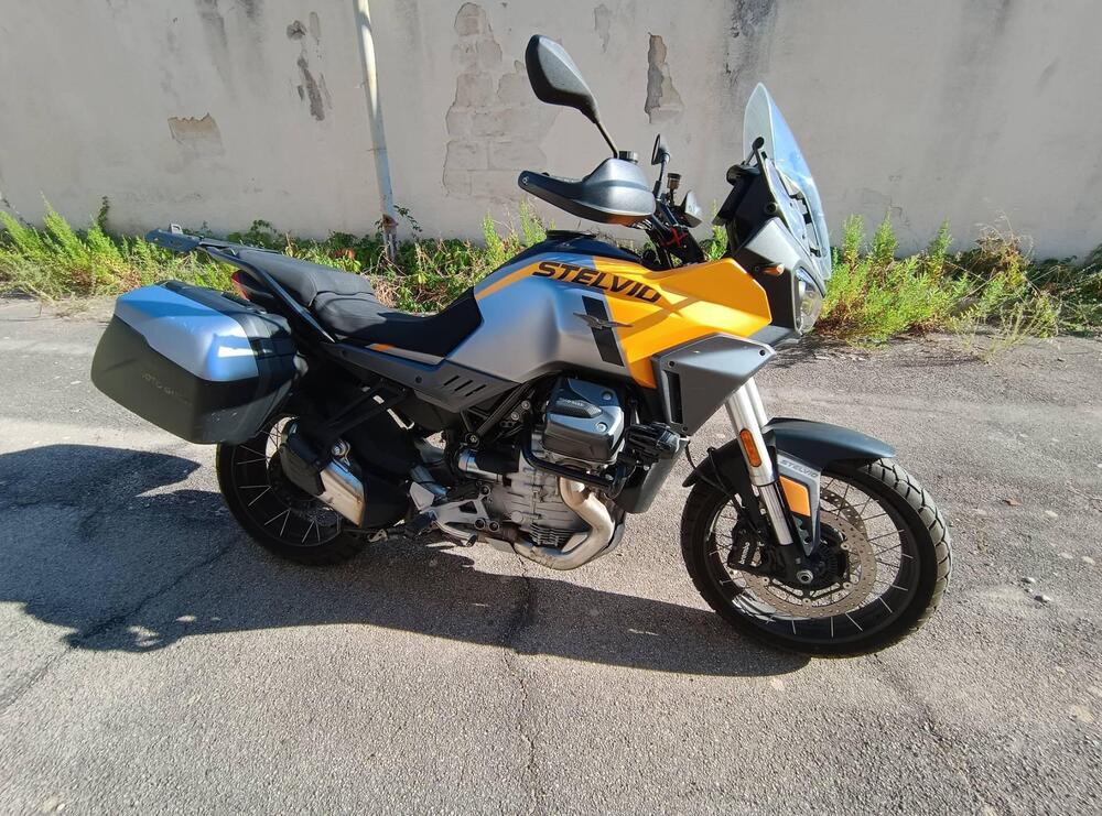 Moto Guzzi Stelvio (2024 - 25) (2)