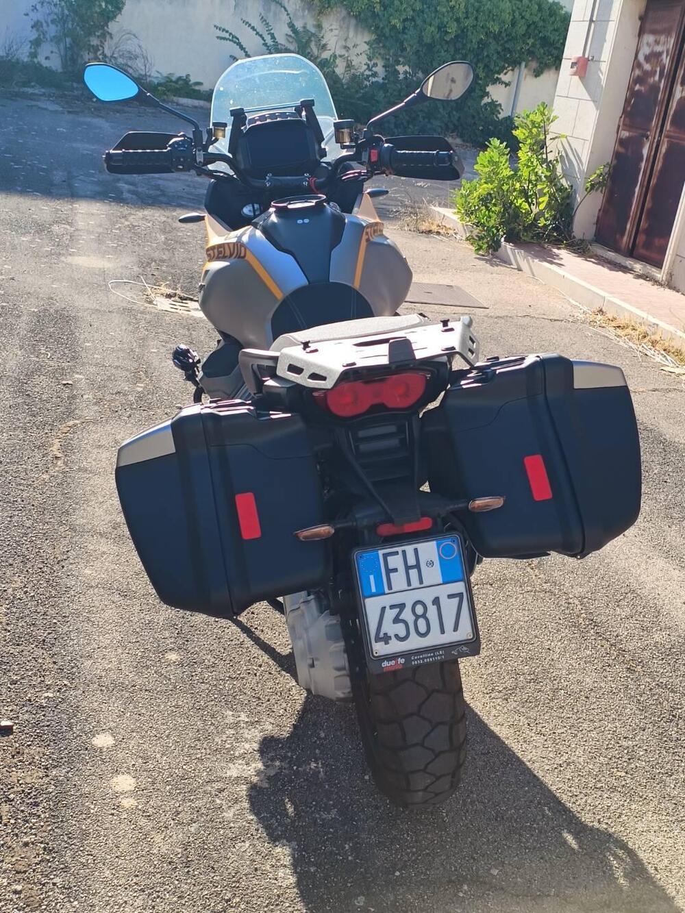 Moto Guzzi Stelvio (2024 - 25) (4)