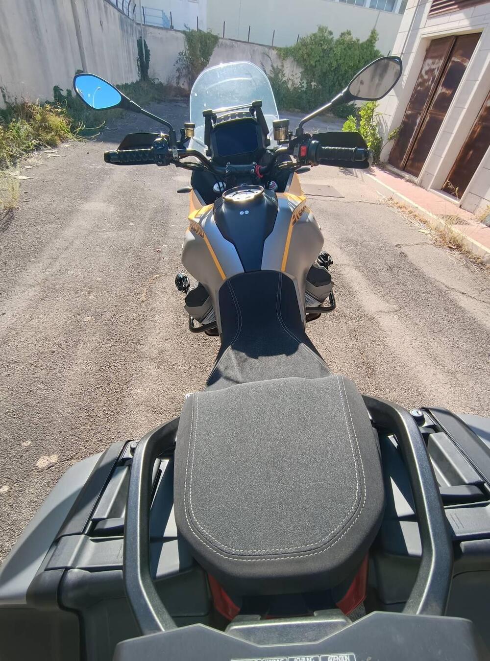 Moto Guzzi Stelvio (2024 - 25) (5)