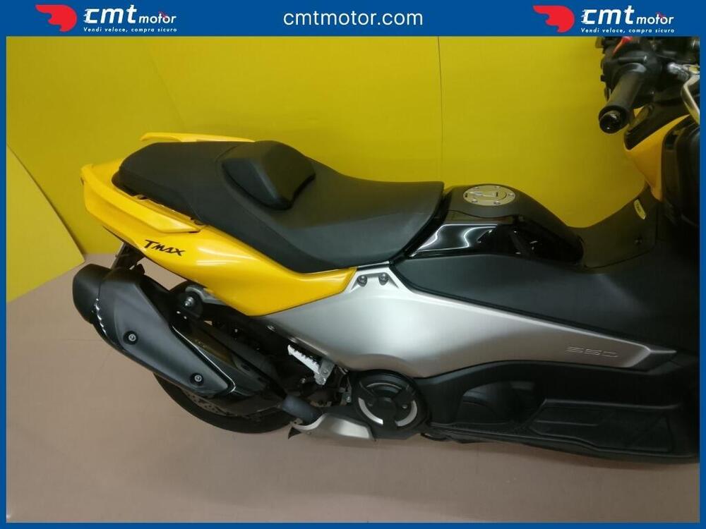 Yamaha T-Max 560 (2022 - 24) (12)