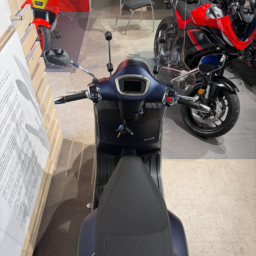 Vespa GTS 300 Super Tech (2023 - 24) (3)