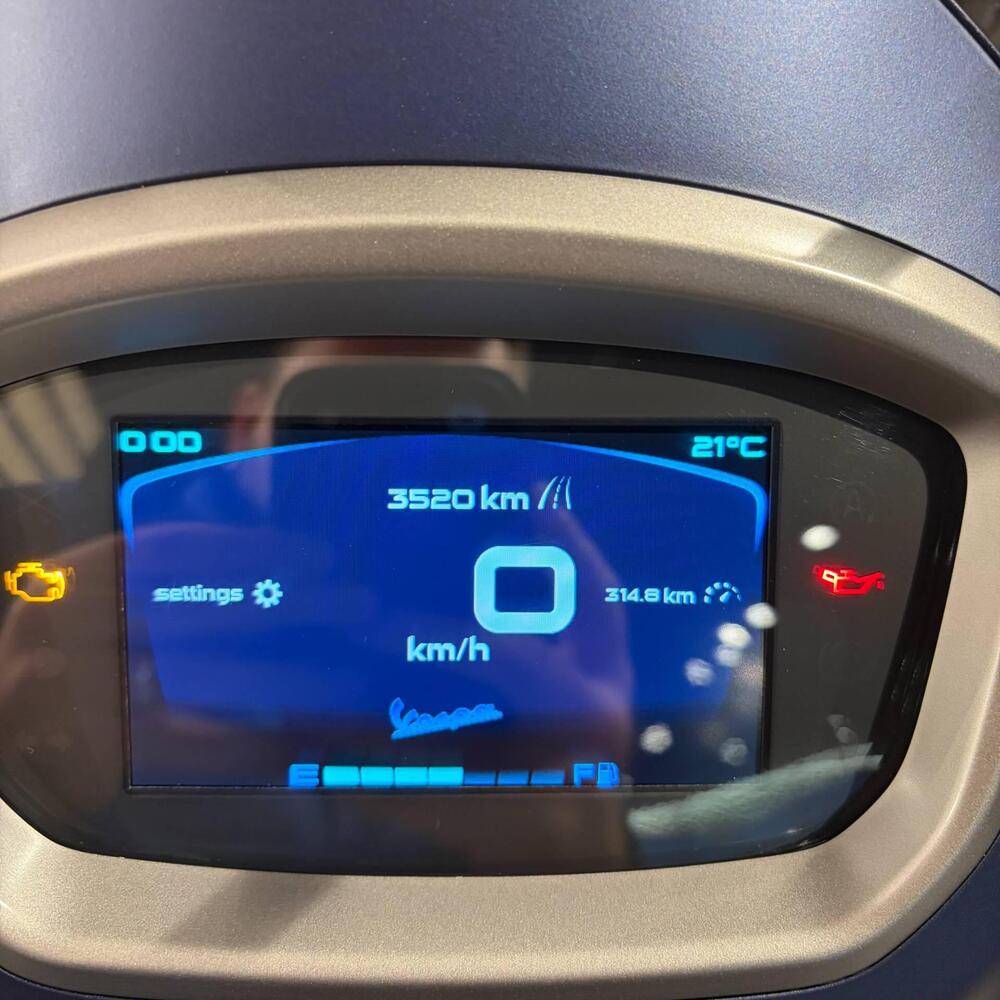 Vespa GTS 300 Super Tech (2023 - 24) (4)