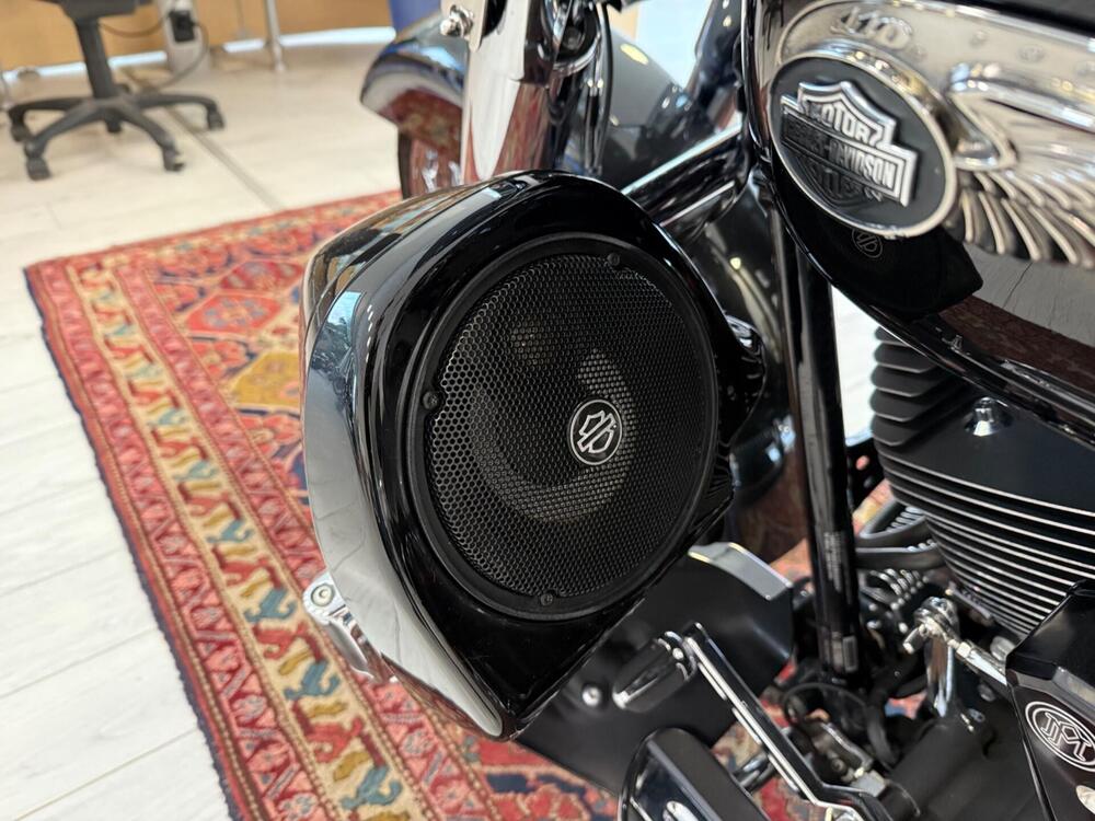 Harley-Davidson 1800 Road King (2012 - 13) - FLHRSE (12)