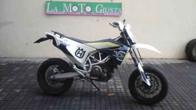 Husqvarna 701 Supermoto (2016) usata
