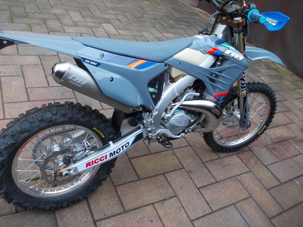 Tm Moto EN 300 Fi ES 2T (2026) (11)