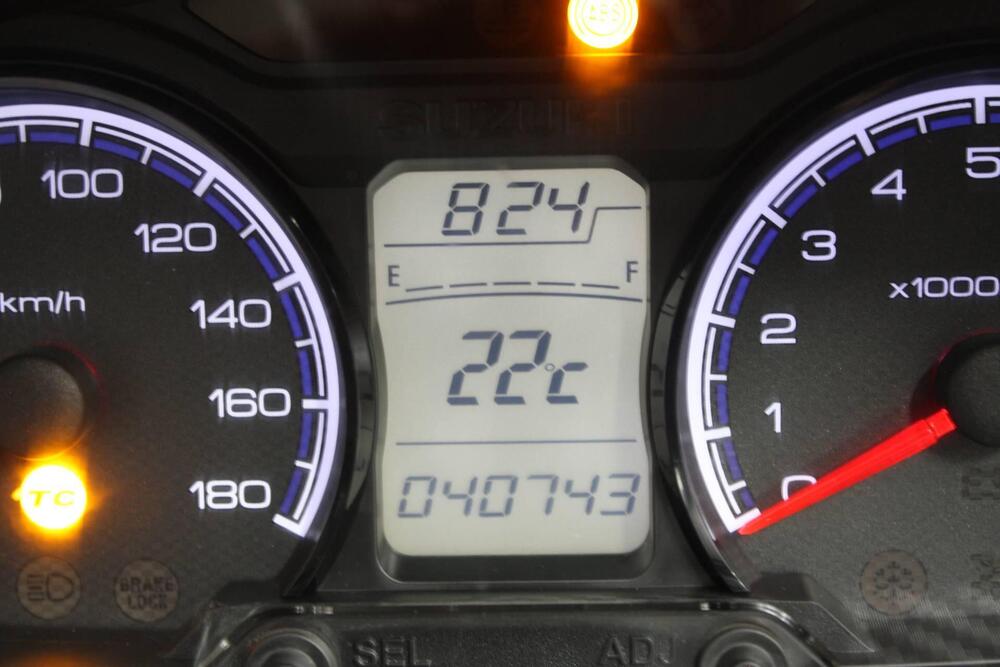 Suzuki Burgman 400 (2022 - 24) (2)