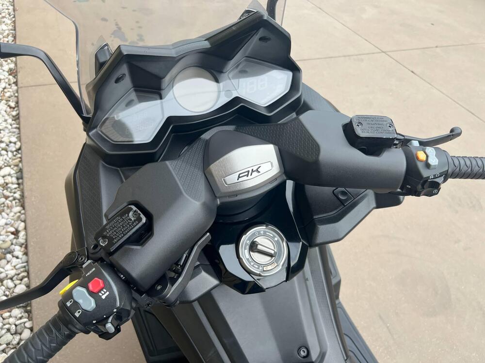 Kymco AK 550 ETS (2021 - 26) (4)