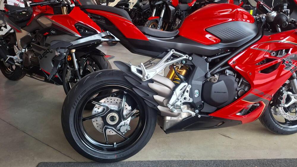 QJ Motor SRK 921 RR (2025 - 26) (7)