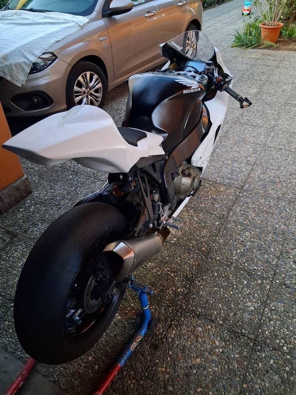 Honda CBR 1000 RR Fireblade (2008 - 11) (12)