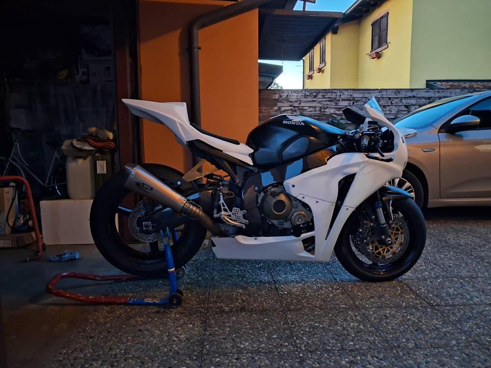 Honda CBR 1000 RR Fireblade (2008 - 11) (14)