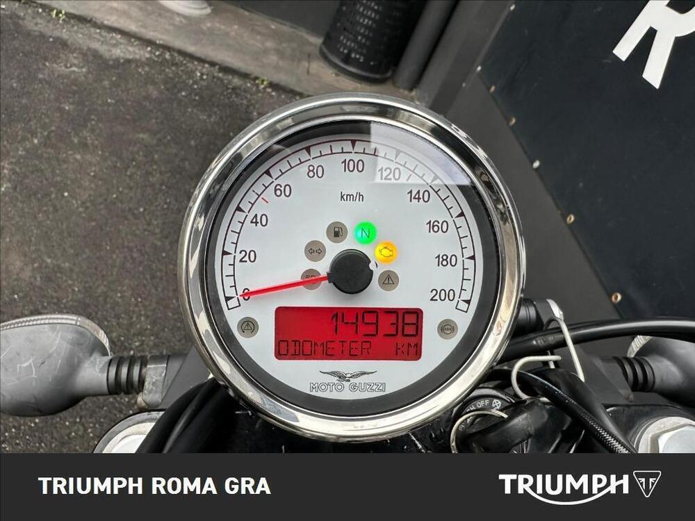 Moto Guzzi V9 Bobber (2018 - 20) (4)