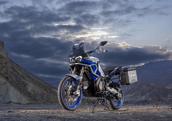 MV Agusta Enduro Veloce 2026: nuove colorazioni e un allestimento completo [VIDEO & GALLERY]