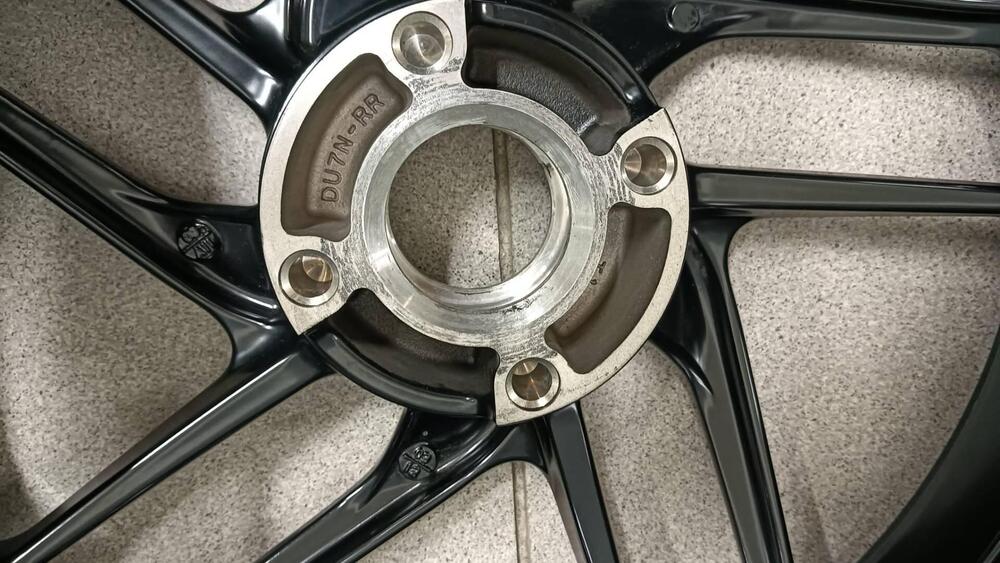 CERCHIO POSTERIORE DUCATI PANIGALE 899 (3)