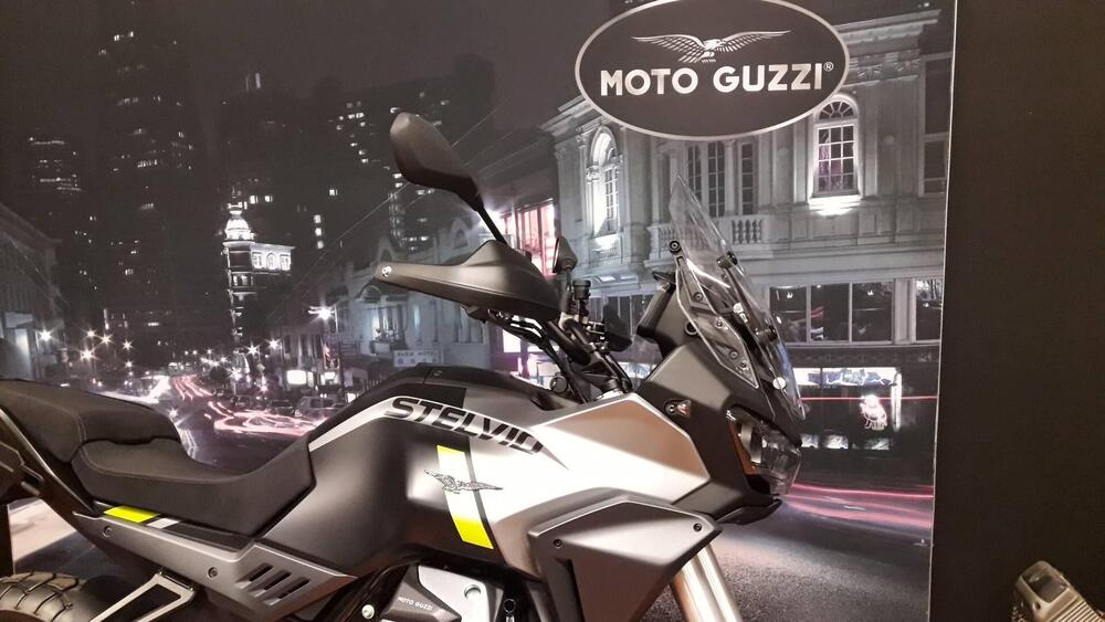 Moto Guzzi Stelvio (2024 - 26) (4)