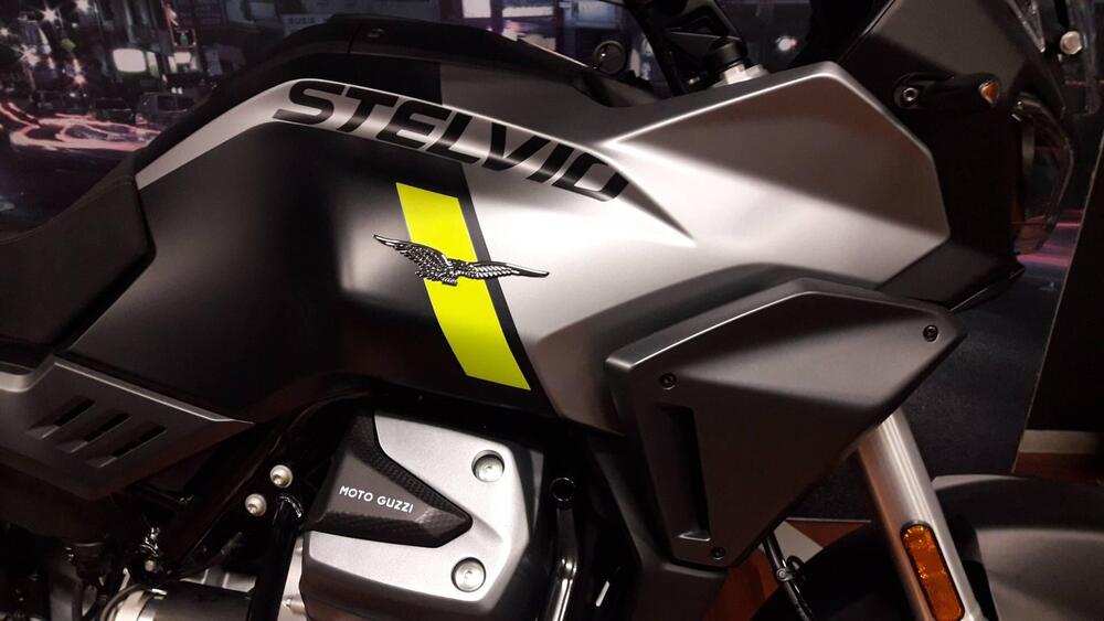Moto Guzzi Stelvio (2024 - 26) (5)