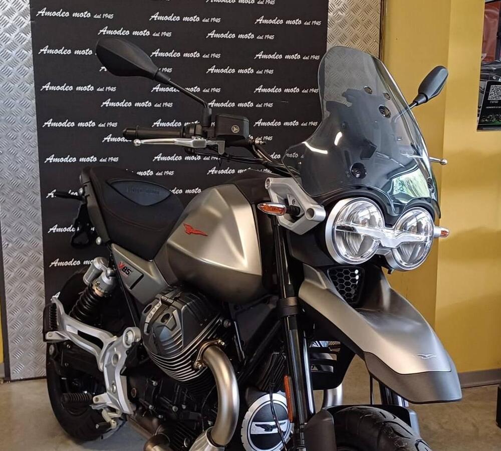 Moto Guzzi V85 Strada (2024 - 26) (2)