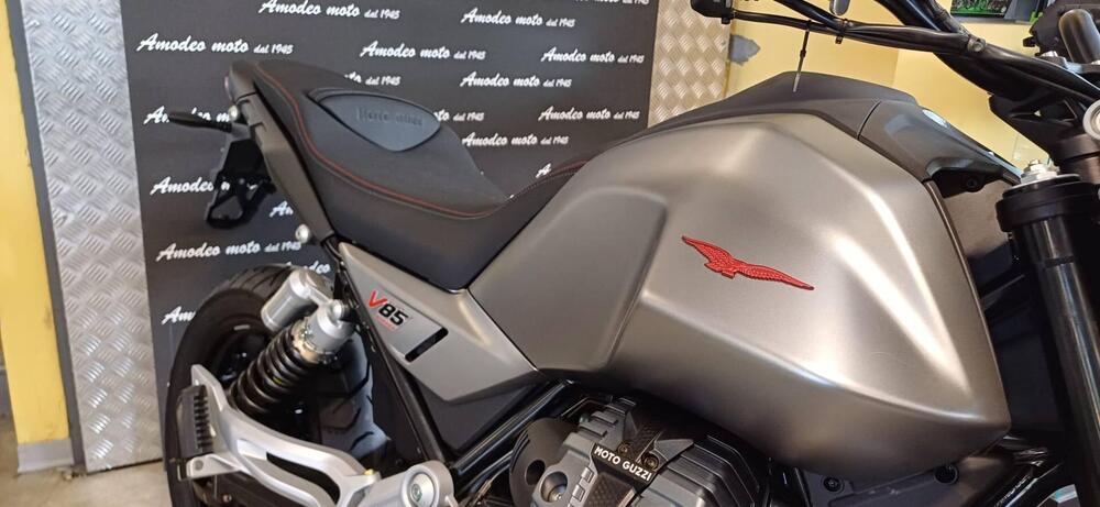 Moto Guzzi V85 Strada (2024 - 26) (4)