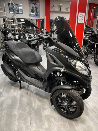 Piaggio MP3 300 ABS Hpe (2021 - 24) usata
