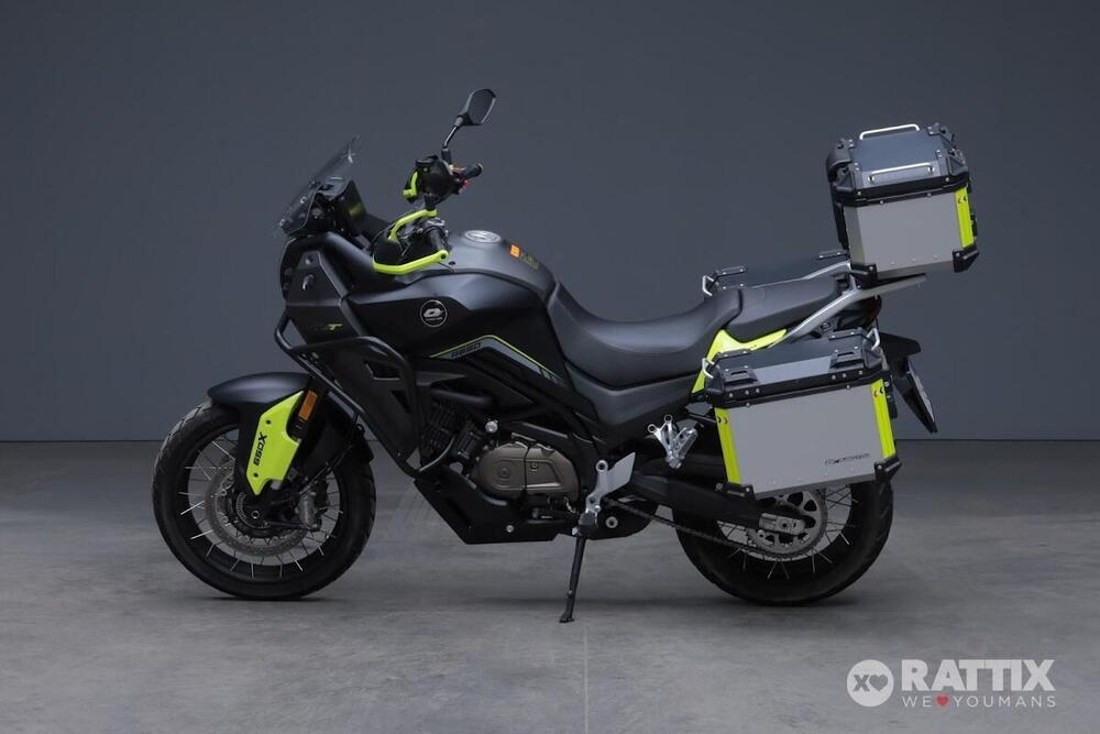 QJ Motor SVT 650 X (2024) (2)