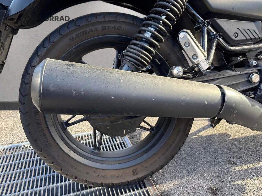 Moto Guzzi V7 Stone (2021 - 24) (6)