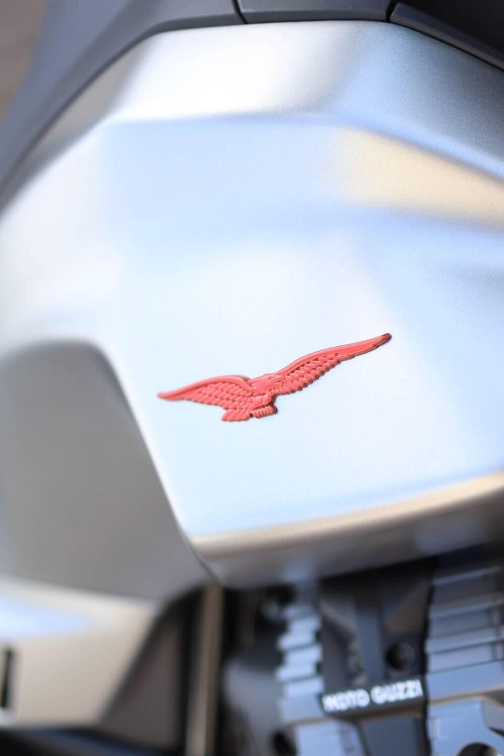 Moto Guzzi V85 Strada (2024 - 25) (7)