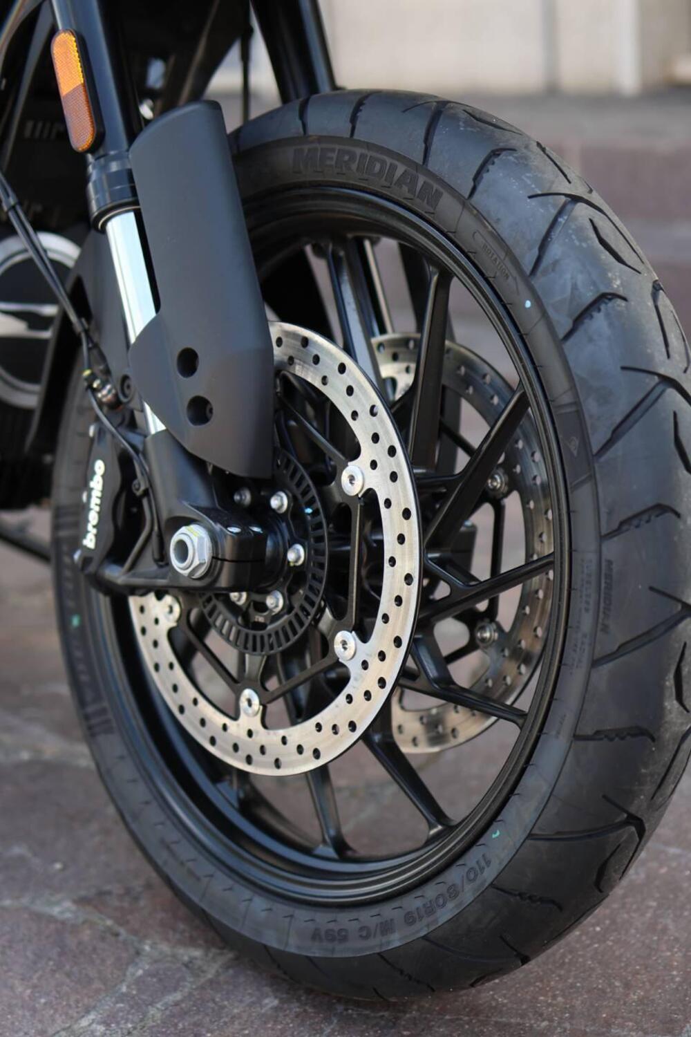 Moto Guzzi V85 Strada (2024 - 25) (9)