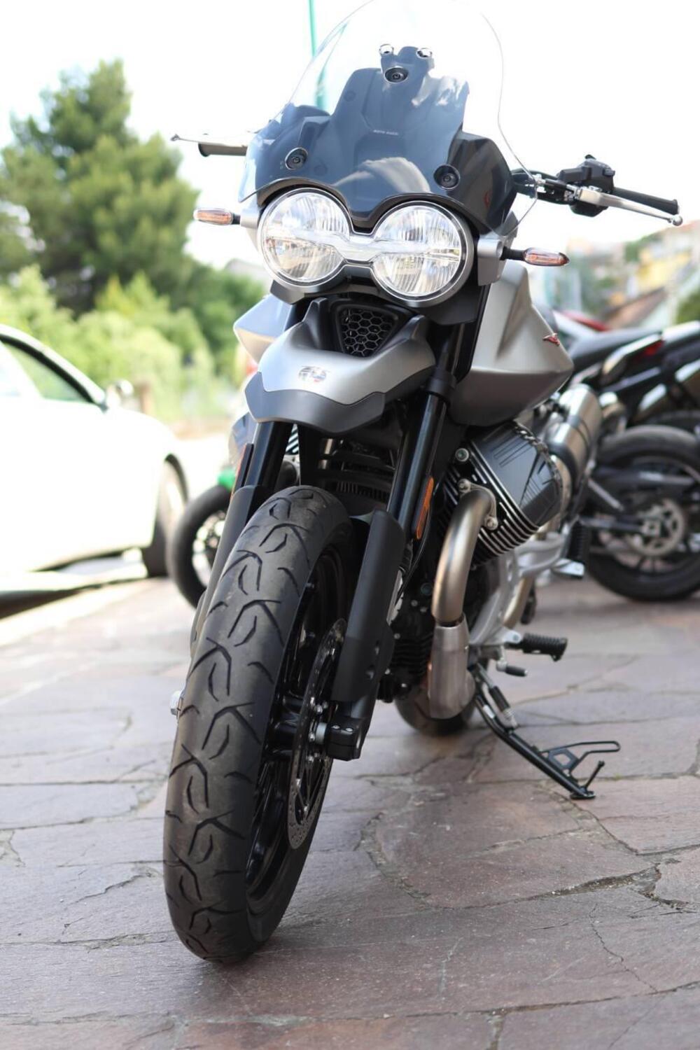 Moto Guzzi V85 Strada (2024 - 25) (10)