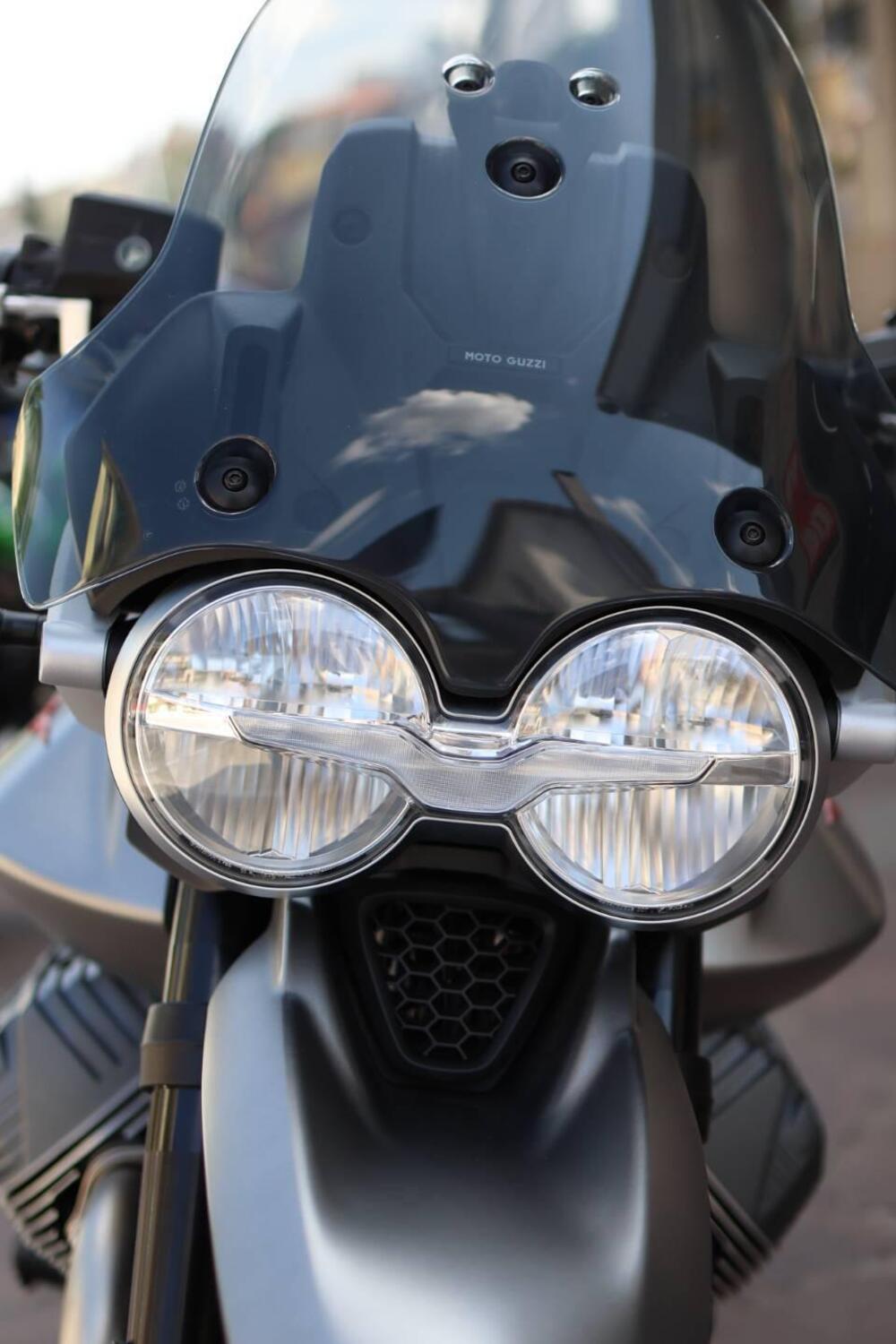 Moto Guzzi V85 Strada (2024 - 25) (15)