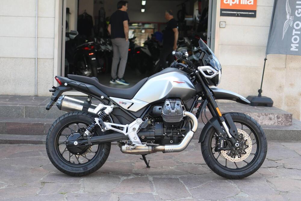 Moto Guzzi V85 Strada (2024 - 26)