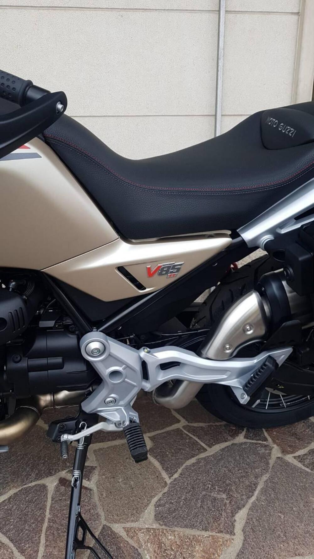 Moto Guzzi V85 TT Travel (2024 - 26) (2)