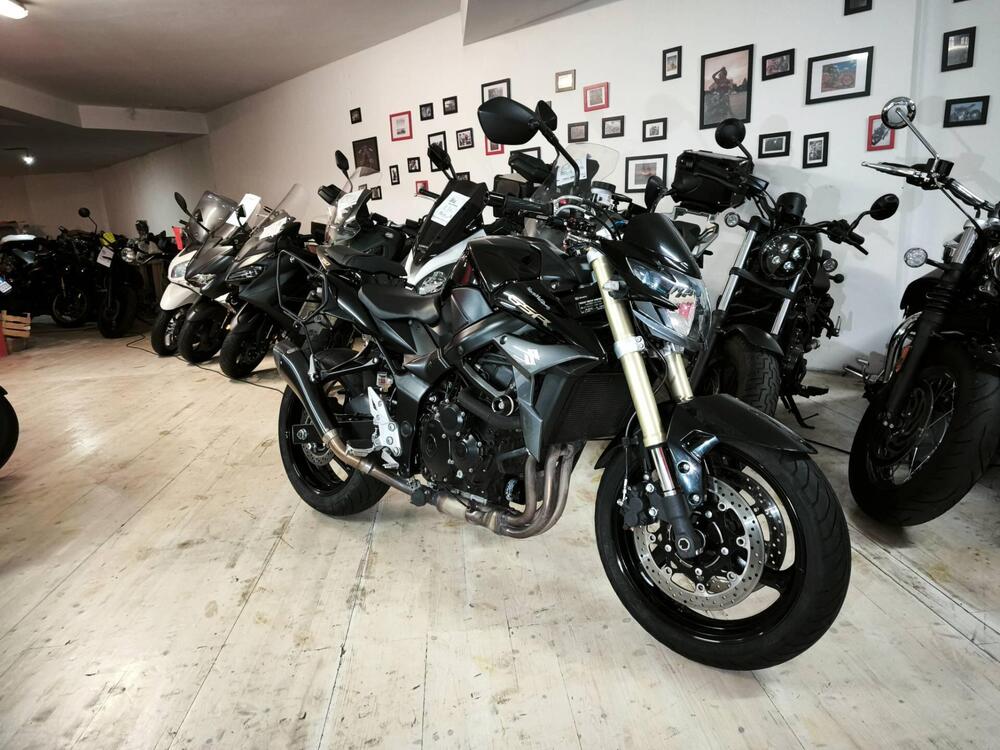 Suzuki GSR 750 (2010 - 15) (3)