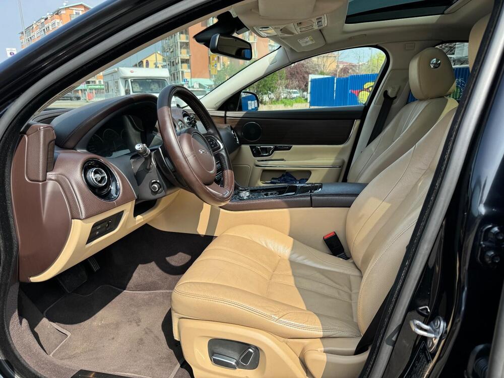 Jaguar XJ usata a Trapani (10)