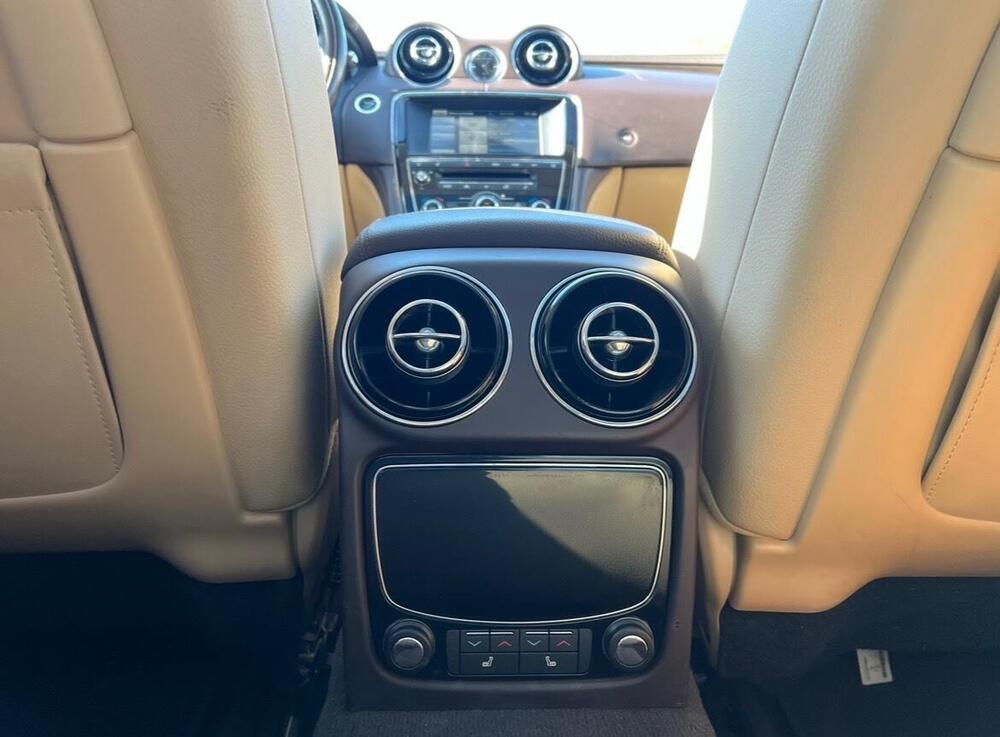 Jaguar XJ usata a Trapani (15)