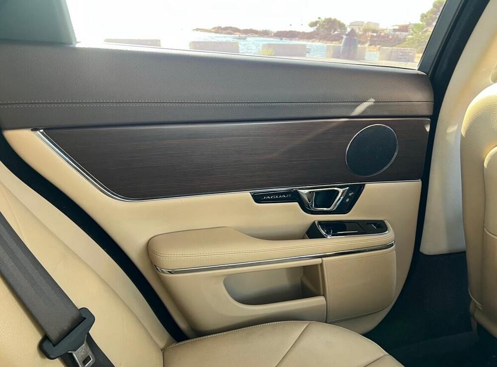 Jaguar XJ usata a Trapani (16)