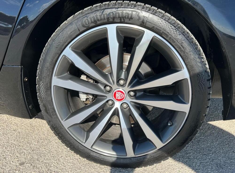 Jaguar XJ usata a Trapani (18)