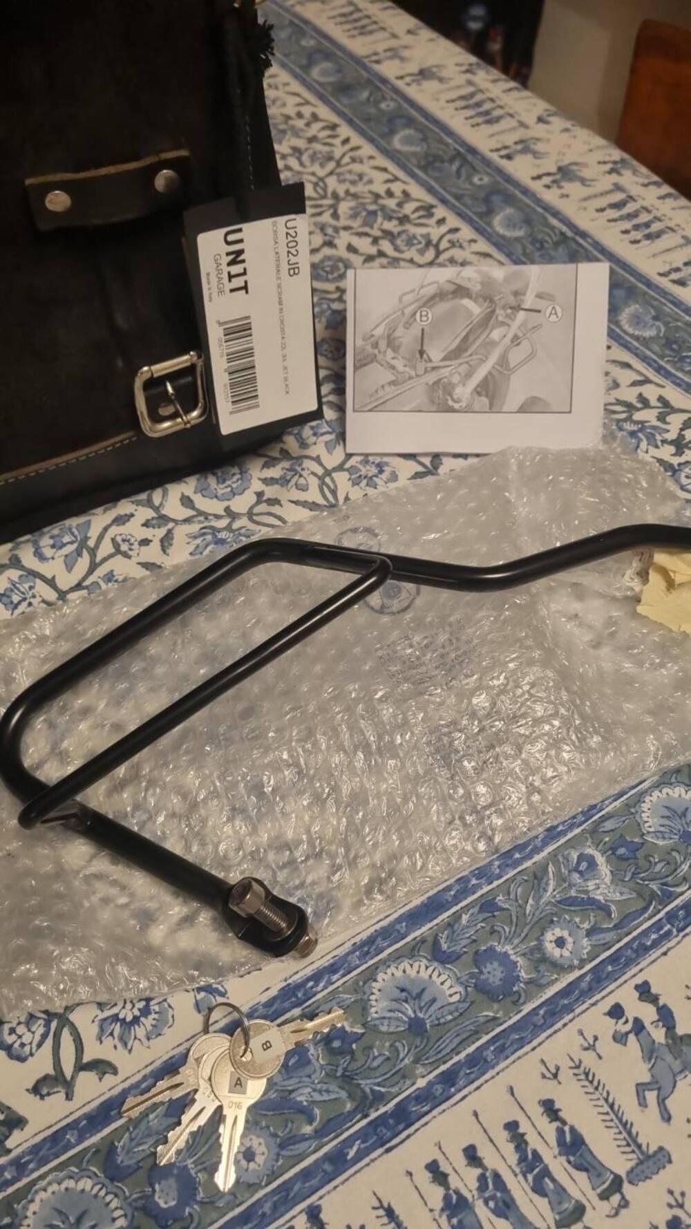 Coppia telai laterali Unit Garage Moto Guzzi V7 (2)