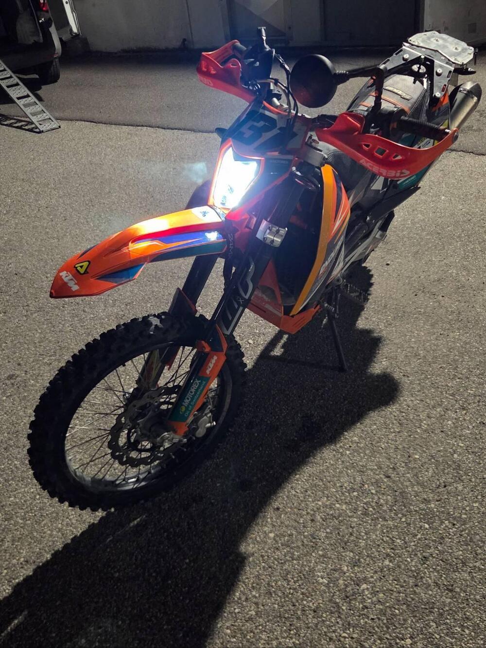 KTM 690 Enduro R (2009 - 11) (2)