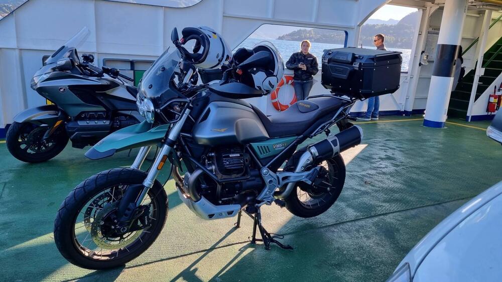 Moto Guzzi V85 TT Centenario (2021 - 22) (4)