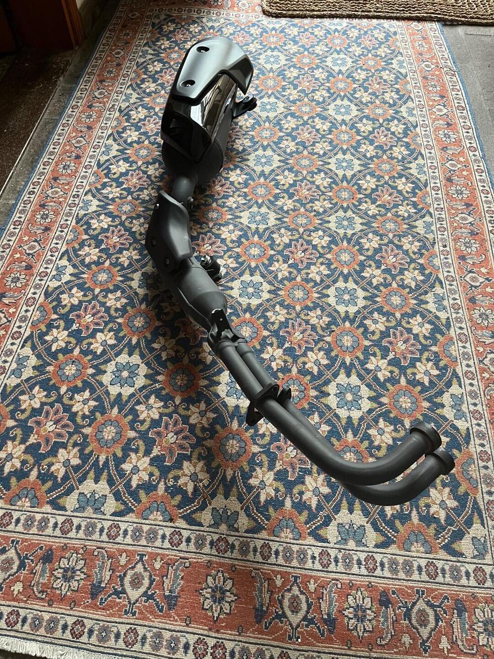 SCARICO ORIGINALE YAMAHA TMAX TECH MAX 2025 Akrapovic (4)