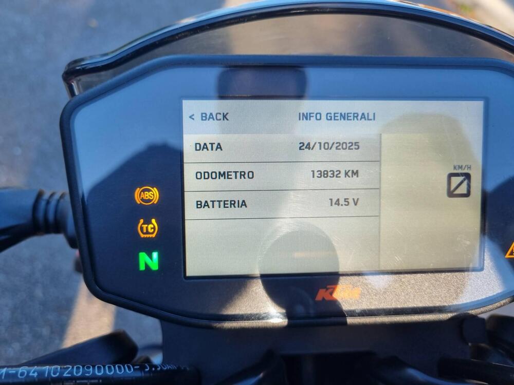 KTM 890 Duke R (2021) (6)