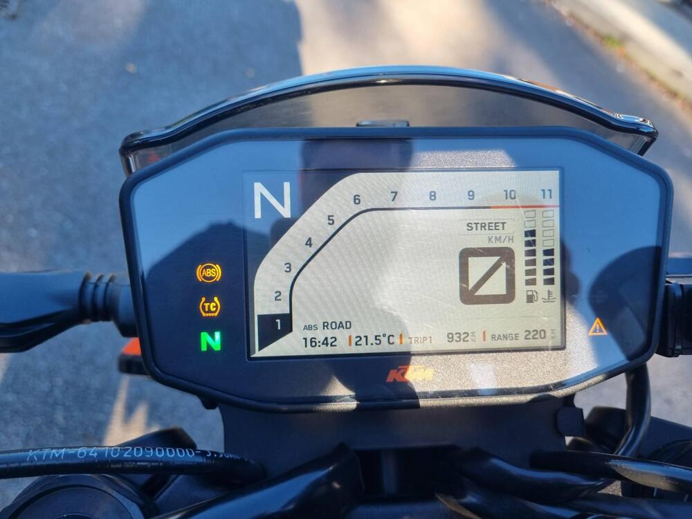 KTM 890 Duke R (2021) (7)