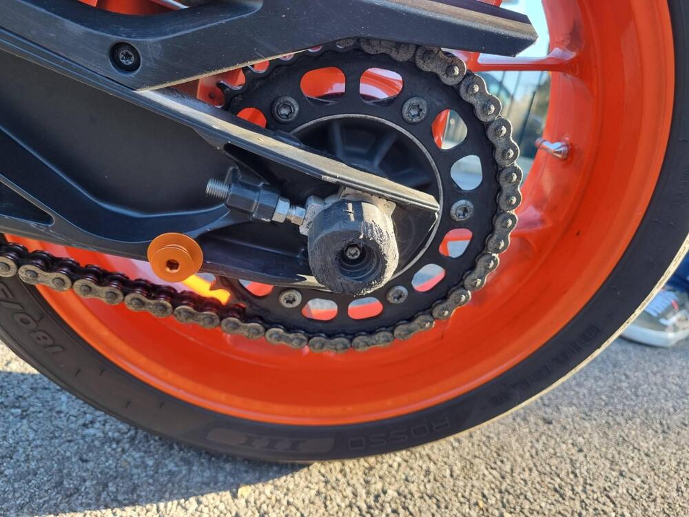 KTM 890 Duke R (2021) (14)