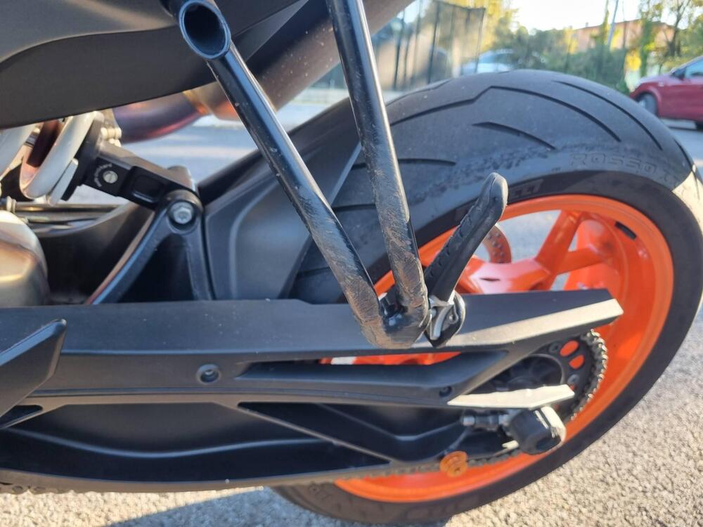 KTM 890 Duke R (2021) (15)