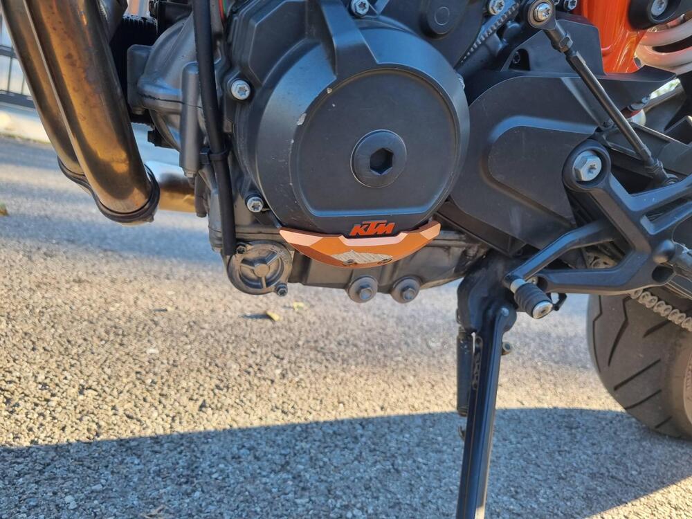 KTM 890 Duke R (2021) (16)