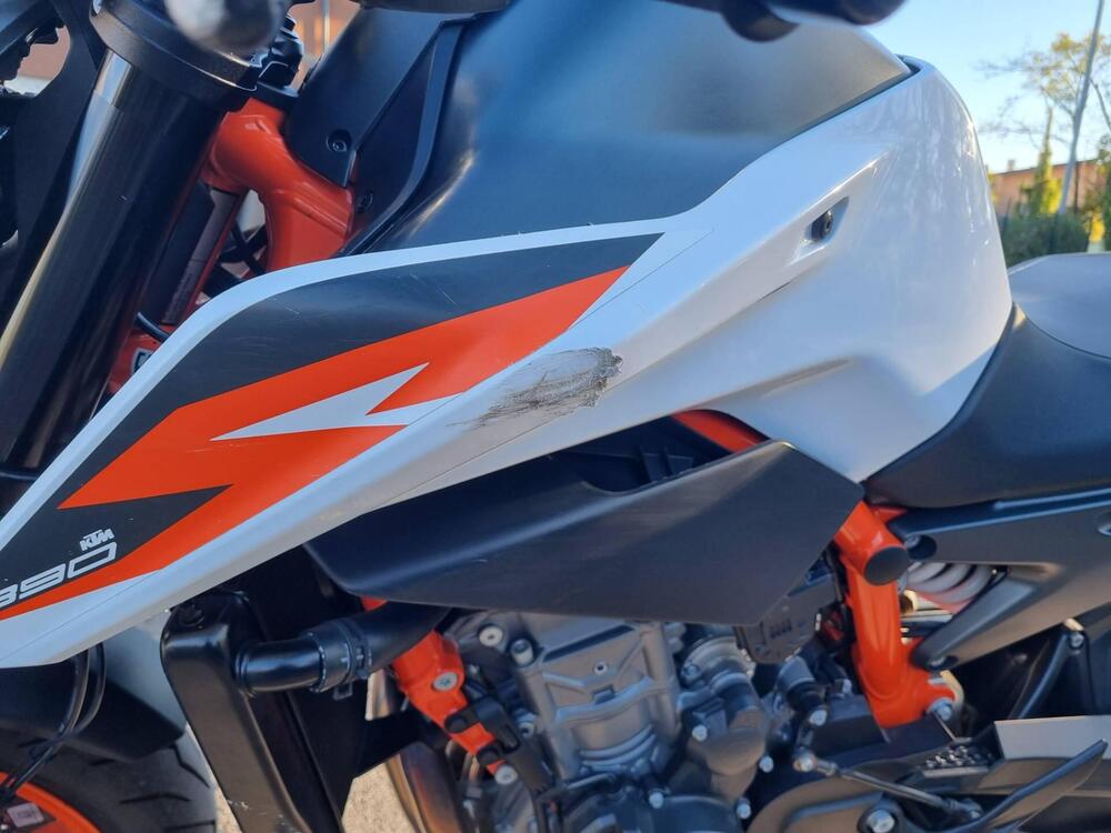KTM 890 Duke R (2021) (19)