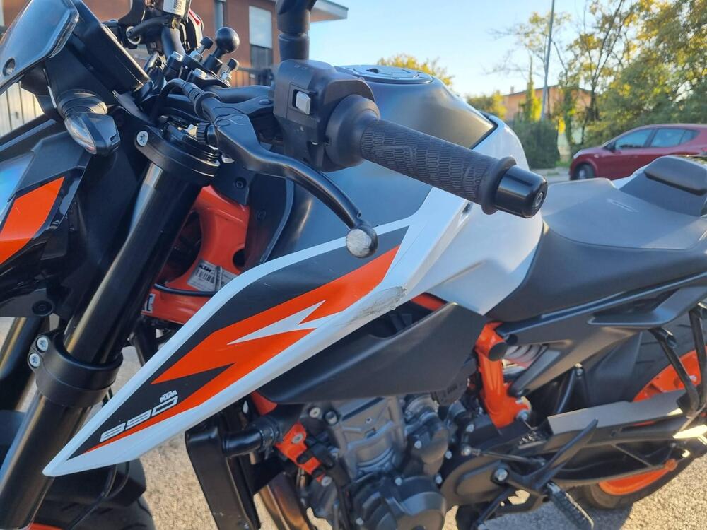 KTM 890 Duke R (2021) (18)