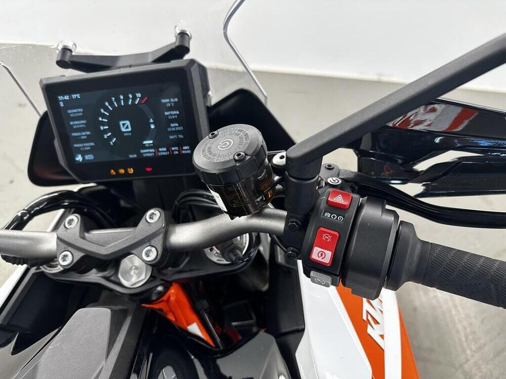 KTM 1290 Super Duke R (2020) (13)