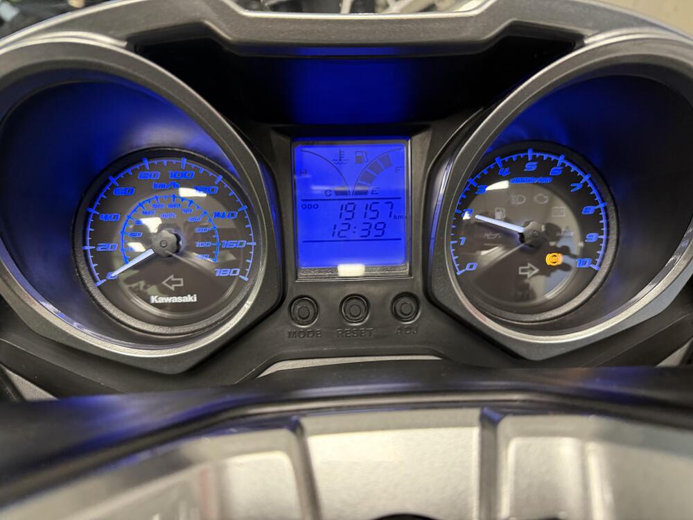 Kawasaki J 300 (2017 - 21) (11)