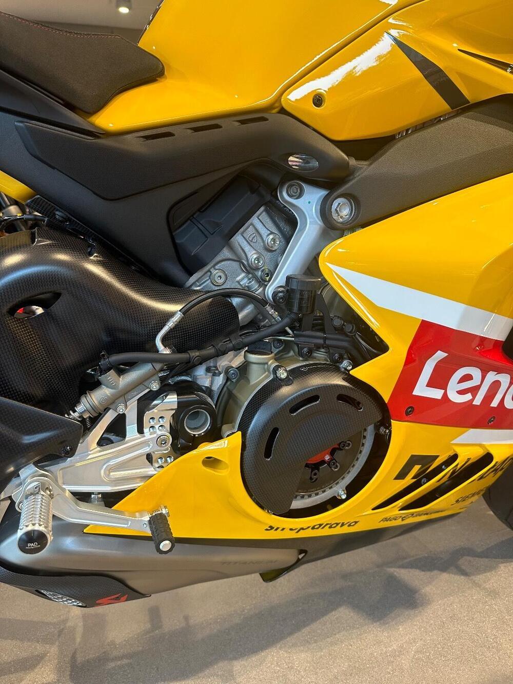 Ducati Panigale V4 Bagnaia 2023 World Champion Replica (2024) (6)