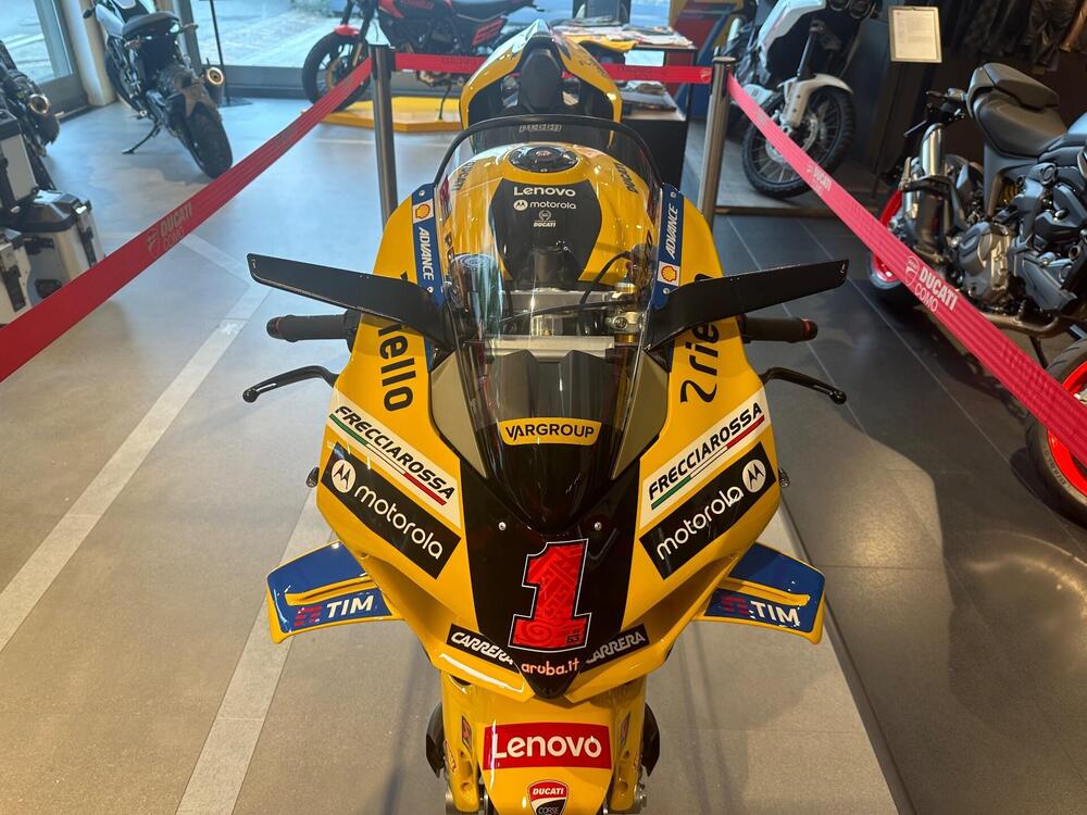 Ducati Panigale V4 Bagnaia 2023 World Champion Replica (2024) (7)